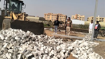 رئيس مدينة أبو النمرس بالجيزة يتصدى للمخالفين والتعديات على الأراضي الزراعية
