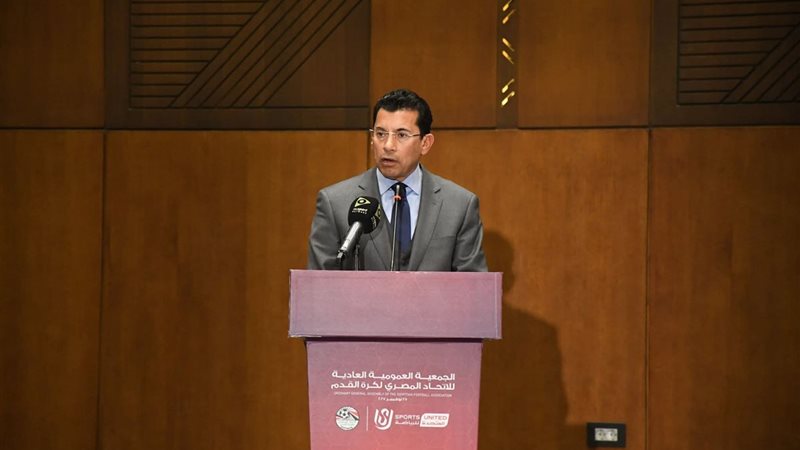 وزير الشباب والرياضة