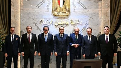 رئيس الوزراء،ووزير الصحة يلتقون بنائب وزير الصحة والسفير التركي لتعزيز التعاون الصحي