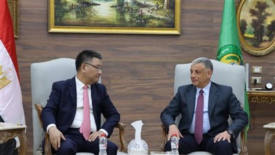 محافظ الإسماعيلية يستقبل مستثمر صيني لبحث سبل التعاون الصناعي