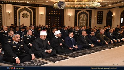 وزير الداخلية والأوقاف يؤدون صلاة الجمعة بمسجد الشرطة في إطار الاحتفال بأعيادها