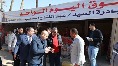 محافظ الجيزة يتفقد سوق 