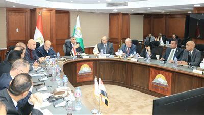محافظ الجيزة يعقد لقاءً موسعًا مع أعضاء مجلسي النواب والشيوخ بشمال الجيزة