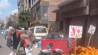 محافظة الجيزة ترفع إشغالات وتعديات الباعة الجائلين والمحال بشارع العريش