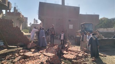 مجلس مدينة أبو النمرس بالجيزة يتصدى للمخالفين والتعديات على الأراضي الزراعية