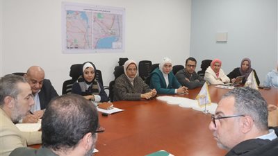 نائب مدير الرعاية الصحية بالسويس يترأس الإجتماع التوجيهى اليومى