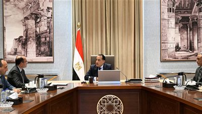 رئيس الوزراء يُتابع مع وزير المالية عدداً من ملفات العمل