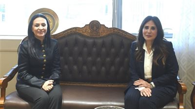 وزيرة التضامن الاجتماعي تهنيء وزيرة الإسكان عقب أداء اليمين الدستورية