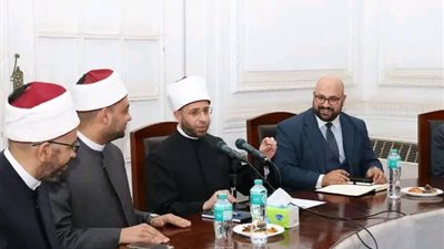 وزير الأوقاف:يجتمع بالأئمة المختارين للبرنامج التدريبي بالأكاديمية العسكرية بالمجلس الأعلى للشئون الإسلامية