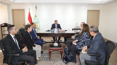 وزير الزراعة يبحث مع وفد دنماركي سبل التعاون وتعزيز الاستثمارات بالإنتاج الحيواني 