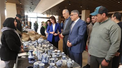 محافظ الجيزة يفتتح معرض الحرف اليدوية والتراثية بالأهرامات لدعم الحرفيين بمشاركة 25عارضًا