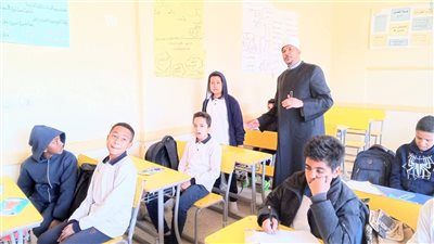 متابعة مستمرة لسير العملية التعليمية لمعاهد السويس الأزهرية ..ومدارس التعليم بالمحافظة