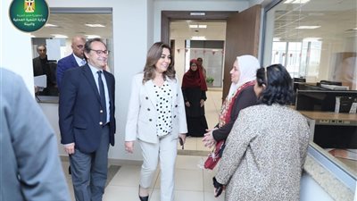 وزيرة التنمية المحلية والبيئة تتفقد قطاعات الوزارة وتهنئ العاملين بقدوم شهر رمضان