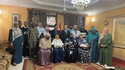 السفير المصري في مالي يلتقي الجالية المصريه للإطمئنان علي أوضاعهم