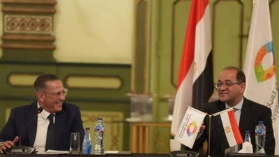 وزير المالية.. في جلسة نقاشية مع رئيس وأعضاء الاتحاد العام للغرف السياحية