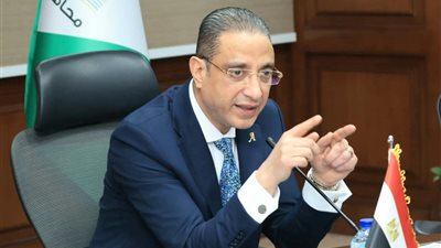 في أولى إجتماعاته محافظ الجيزة يلتقي بمديري المديريات ورؤساء الأجهزة