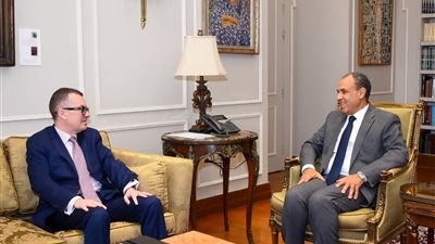 وزير الخارجية يبحث مع وزير التخطيط تعزيز الشراكات الدولية ودعم الاستثمارات العامة
