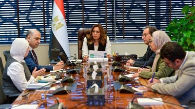 وزيرة التنمية المحلية تتابع جهود وإجراءات الوزارة للحد من استخدام الأكياس البلاستيكية
