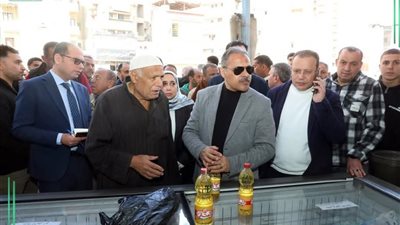 محافظ الشرقية يتفقد معرض 