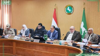 محافظ الشرقية يوفر 10 فرص عمل لذوي الهمم ويستمع لمشاكل المواطنين