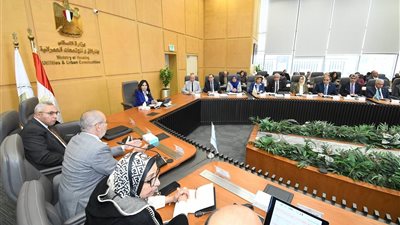 وزيرة الإسكان تعقد اجتماعاً لمتابعة الموقف التنفيذي لمشروع 