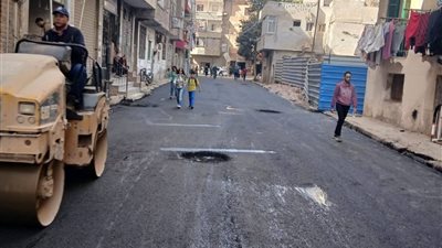 استكمال أعمال رصف ورفع كفاءة الشوارع بحي شرق أسيوط