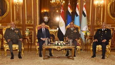  وزير الدفاع والإنتاج الحربى ووزير الداخلية يشهدان حفل إفطار بمناسبة شهر رمضان 