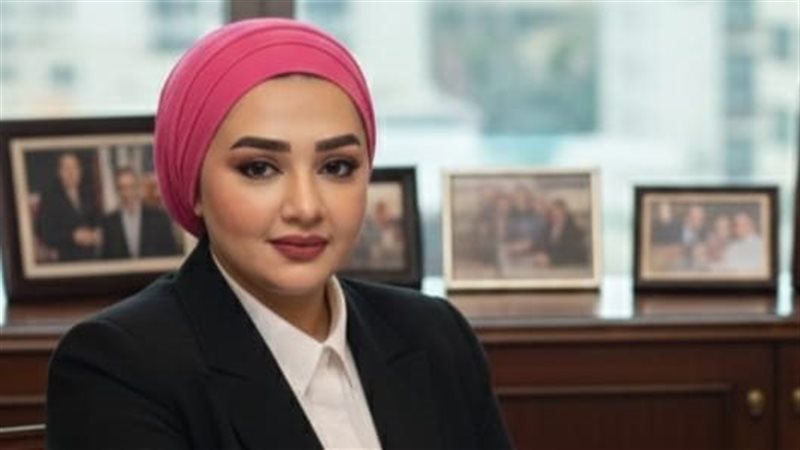 الصحفية آية علاء