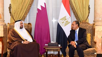 وزير الخارجية يبحث مع وزير الدولة القطري سبل تعزيز العلاقات الثنائية