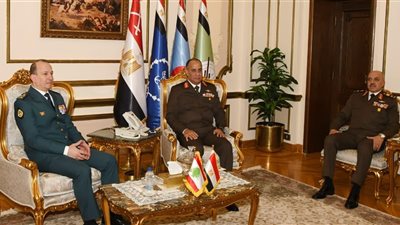 الفريق أشرف سالم زاهر القائد العام للقوات المسلحة يلتقى قائد الجيش اللبنانى