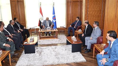 أعضاء مجلسي النواب والشيوخ بديوان محافظة السويس لتهنئة المحافظ بثقة القيادة السياسية
