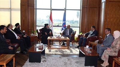 الأنبا بموا يهنئ محافظ السويس الجديد ويؤكد تكاتف الجميع لأجل مستقبل أفضل