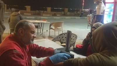 قافلة مبادرة الأمراض المزمنة تفحص المواطنين بكورنيش السويس
