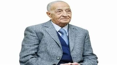 مصر تودع الإذاعي القدير فهمي عمر صاحب المقولة الشهيرة هنا القاهرة