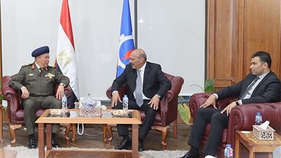 محافظ السويس يستقبل قائد الجيش الثالث الميداني