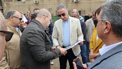 محافظ الجيزة يتفقد المركز التكنولوجي بمدينة البدرشين ويجري حوار مع المواطنين