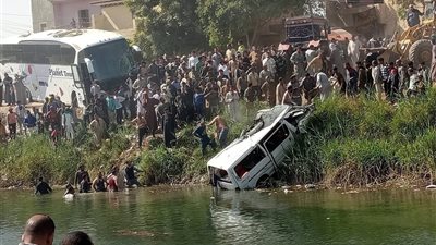 سقوط ميكروباص يقل11شخصاً بترعة أصفون في الأقصر وجهود مكثفة لإنقاذ الضحايا والمصابين
