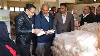 محافظ السويس يتفقد دلتا ماركت ويشدد الألتزام بالأسعار وعدم الإستغلال