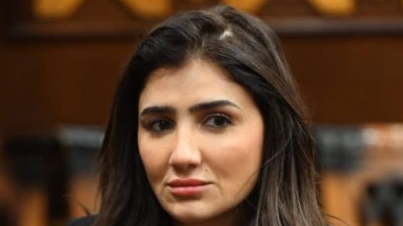الفنانة مي عمر 