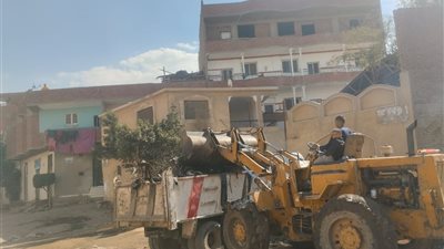 رئيس مدينة أبو النمرس بجنوب الجيزة يوجه الوحدات المحلية بحملات نظافة مكبرة