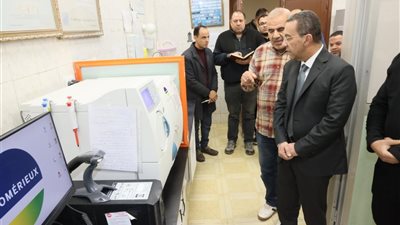 محافظ المنوفية يفاجئ مستشفي الحميات والجهاز الهضمي بشبين الكوم للاطمئنان على المرضى 