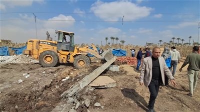 رئيس مدينة أبوالنمرس بالجيزة يقف على تنفيذ إزالات التعدي على الأراضي الزراعية