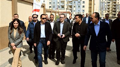 رئيس الوزراء يتفقد عدداً من المشروعات السكنية والخدمية بمدينة 