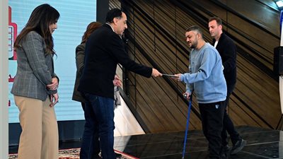 رئيس الوزراء:يسلم عقود عدد من وحدات المبادرة الرئاسية سكن لكل المصريين