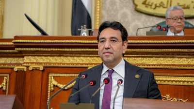 النائب أيمن محسب: توجيهات الرئيس السيسي تؤكد ضرورة تطوير المناهج التعليمية 