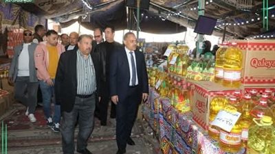 محافظ الشرقية يتفقد معرض
