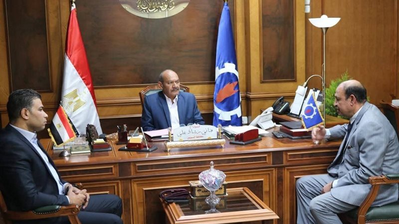 محافظ السويس 