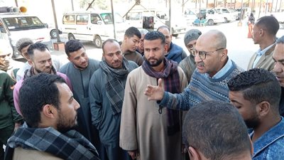 بتوجيهات محافظ قنا..نائب المحافظ والسكرتير العام يتفقدان مجمعات المواقف للتأكد بالالتزام بالتعريفة