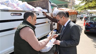  محافظ المنوفية استلام 4آلاف شنطة مواد غذائية لتوزيعها علي الأسر الأولى بالرعاية 