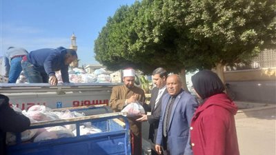 أوقاف السويس تتسلم وتوزع 2طن من المواد الغذائية لدعم الأسر الأولى بالرعاية